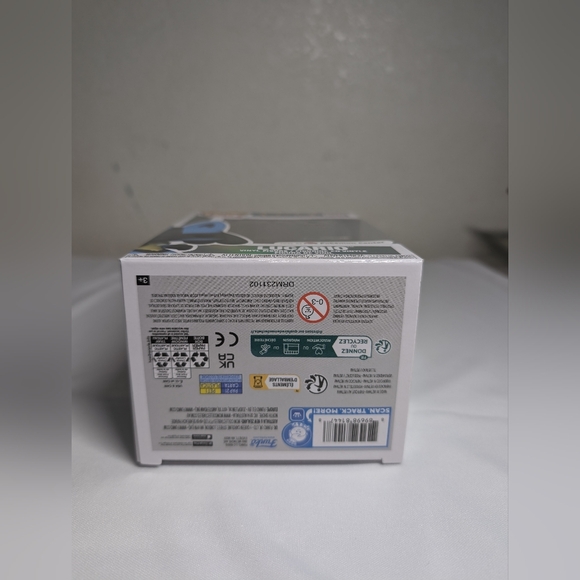 Lucario Funko Pop Pearlescent - Picture 6 of 6